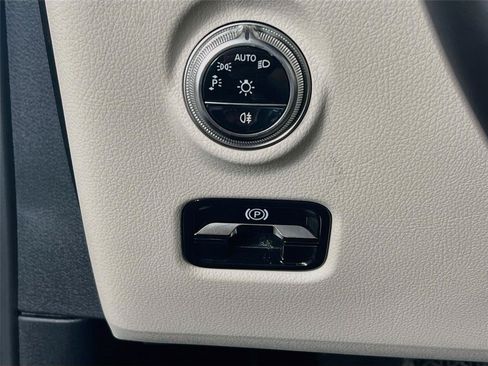 Certified 2026 Mercedes-Benz C 300 4MATIC Sedan image 11