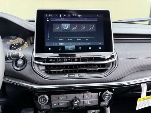 New 2026 Jeep Compass Latitude image 15