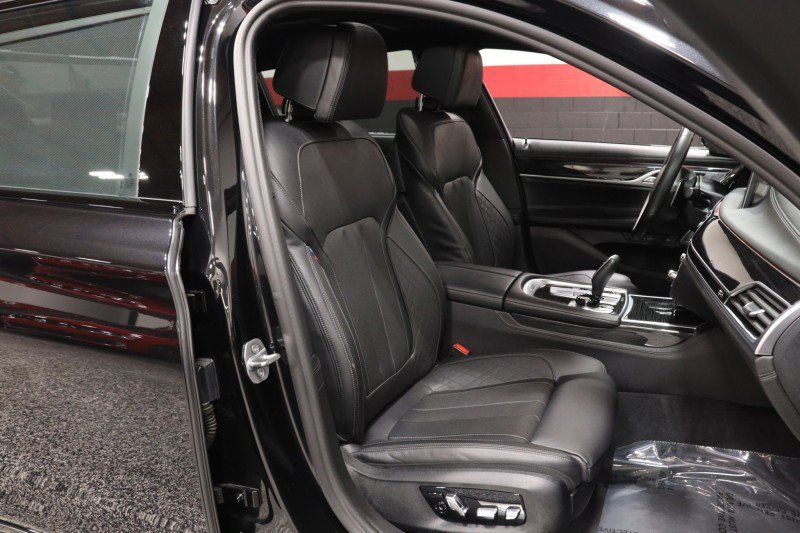 Used 2020 BMW 750i xDrive w/ Executive Package AWD/4WD image 47