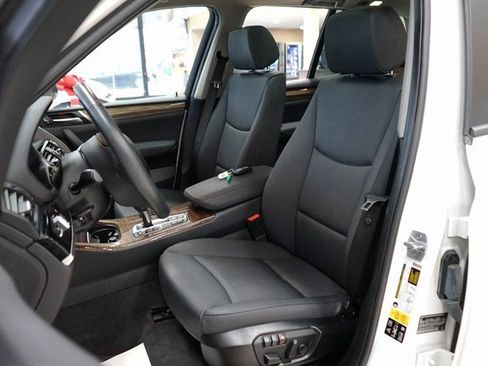 Used 2017 BMW X3 xDrive28i image 2