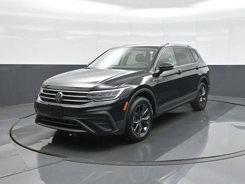 Used 2022 Volkswagen Tiguan SE AWD/4WD image 3