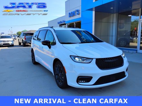 Used 2025 Chrysler Pacifica Limited FWD image 1