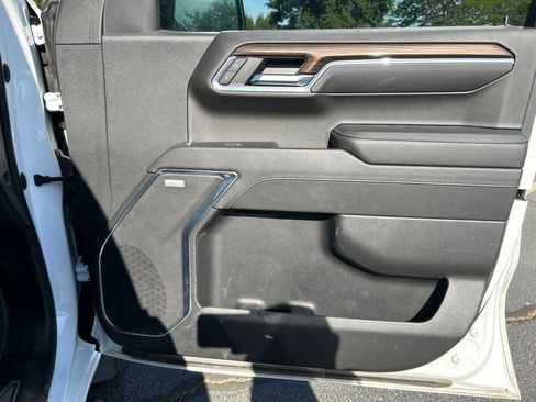 Used 2023 Chevrolet Silverado 1500 LT Trail Boss w/ LT Trail Boss Premium Package AWD/4WD image 15