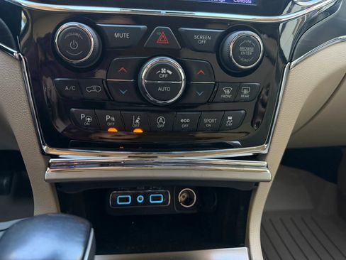 Used 2021 Jeep Grand Cherokee Limited w/ Trailer Tow Group IV image 34