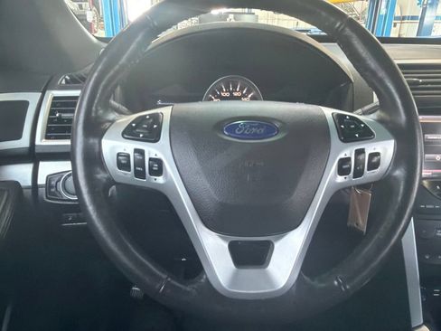 Used 2015 Ford Explorer XLT w/ Equipment Group 202B AWD/4WD image 23