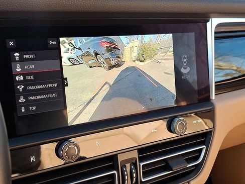 Used 2024 Porsche Macan image 15