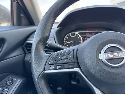 Used 2025 Nissan Altima 2.5 SV image 14