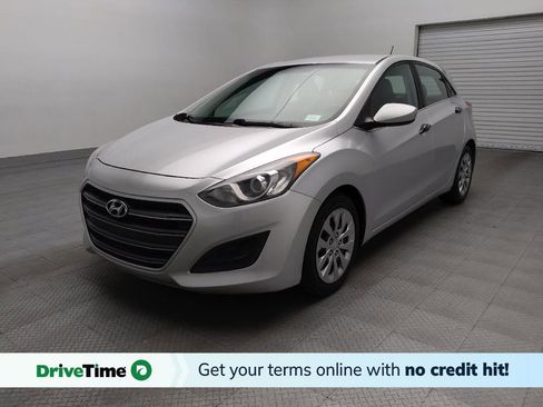 Used 2017 Hyundai Elantra GT image 1