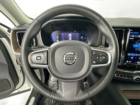 Used 2022 Volvo XC60 B5 Momentum w/ Protection Package Premier image 11