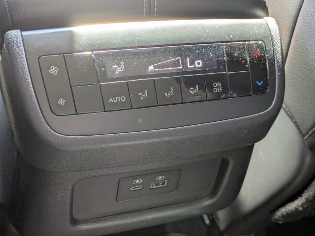 Used 2023 Nissan Pathfinder SL FWD image 16