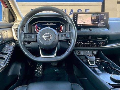 Used 2024 Nissan Rogue SL w/ SL Premium Package image 8