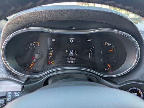 Used 2020 Jeep Grand Cherokee Laredo AWD/4WD image 21