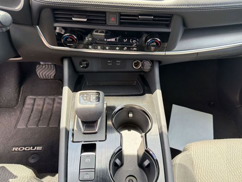 Used 2025 Nissan Rogue SV FWD image 10