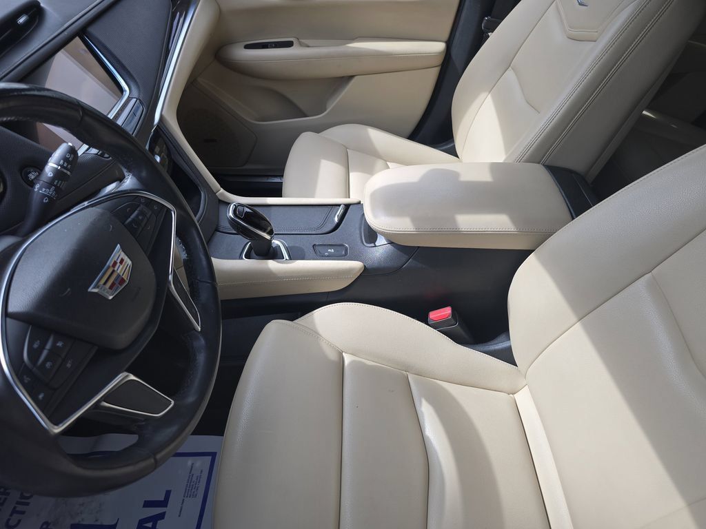 Used 2018 Cadillac XT5 FWD image 16