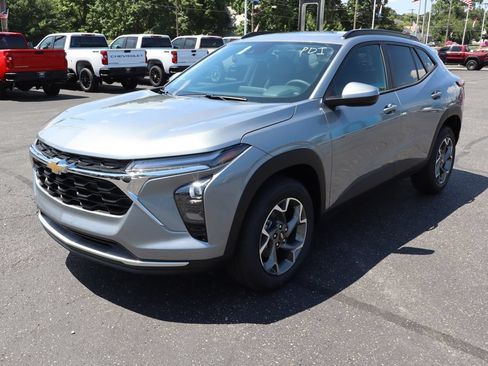 New 2026 Chevrolet Trax LT w/ LT Convenience Package FWD image 24