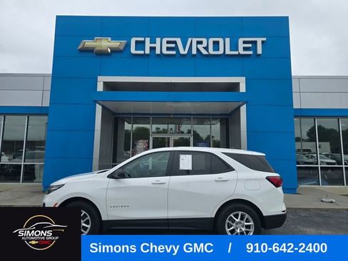 Used 2024 Chevrolet Equinox LS w/ LS Convenience Package AWD/4WD image 2