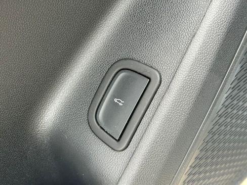 Used 2026 Chevrolet Traverse LT w/ LPO, Floor Liner Package FWD image 24