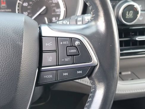 Used 2021 Toyota Highlander XLE FWD image 8