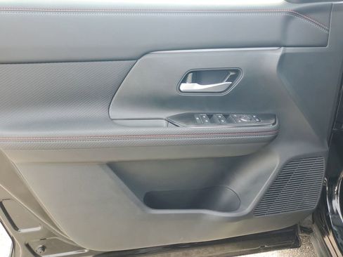 New 2025 Nissan Kicks SR image 9