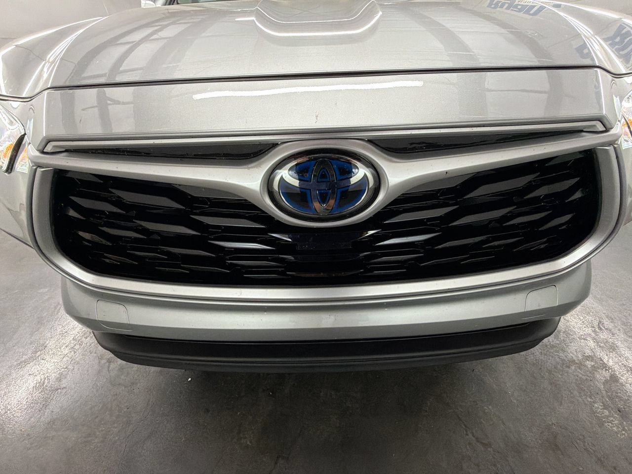 Used 2023 Toyota Highlander XLE FWD image 29