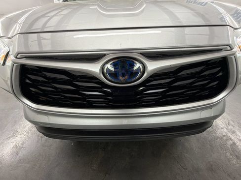 Used 2023 Toyota Highlander XLE FWD image 29