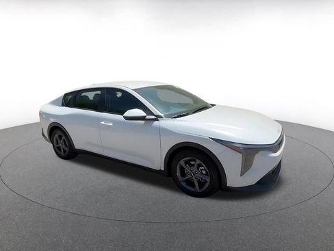 Used 2025 Kia K4 FWD image 2