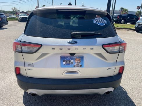 Used 2020 Ford Escape SE image 6