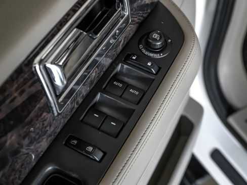 Used 2015 Lincoln Navigator 2WD image 36