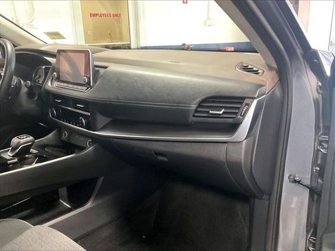 Used 2023 Nissan Rogue SV AWD/4WD image 13
