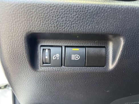 Used 2021 Toyota RAV4 LE AWD/4WD image 10
