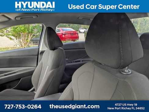 Used 2023 Hyundai Elantra SEL FWD image 3