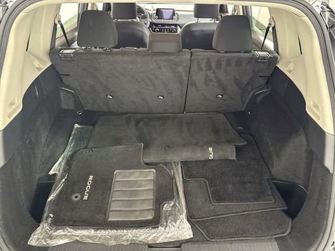 Used 2023 Nissan Rogue S image 17