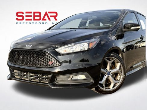 Used 2018 Ford Focus ST FWD image 2
