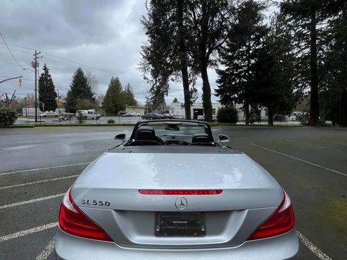 Used 2013 Mercedes-Benz SL 550 w/ Premium Pkg image 4
