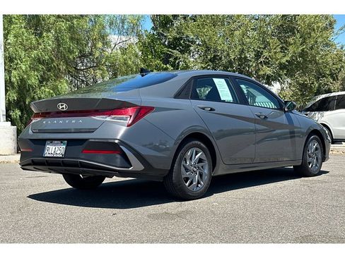 Used 2024 Hyundai Elantra SEL FWD image 6