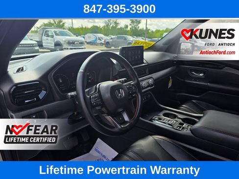 Used 2025 Honda Pilot TrailSport image 15