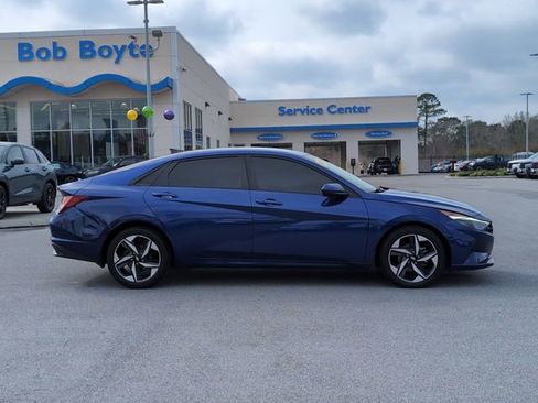 Used 2023 Hyundai Elantra SEL w/ Convenience Package image 2