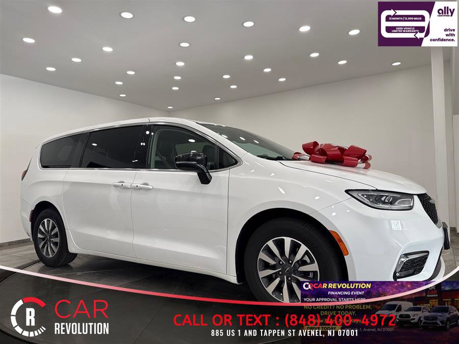 Used 2024 Chrysler Pacifica Limited FWD image 1