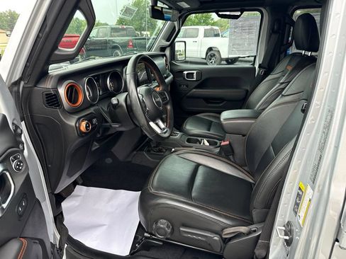 Used 2023 Jeep Gladiator Mojave w/ LED Lighting Group AWD/4WD image 10