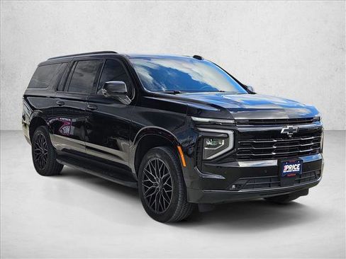 Used 2025 Chevrolet Suburban RST w/ Comfort Package RWD image 3