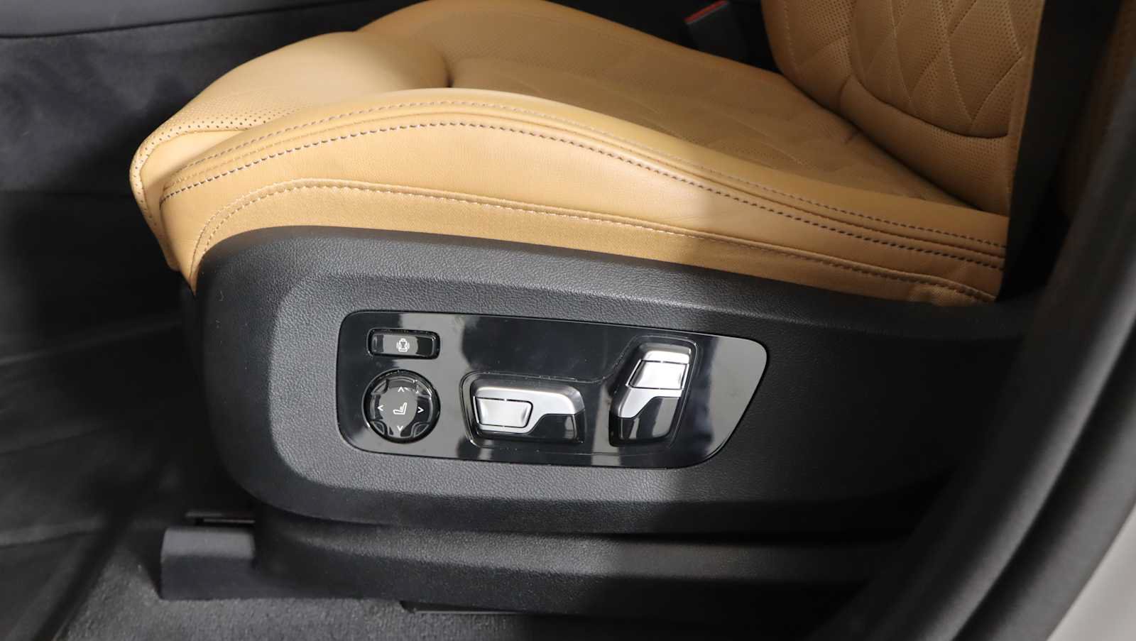 Used 2024 BMW X6 xDrive40i w/ Premium Package AWD/4WD image 19