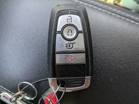 Used 2025 Ford Escape Active AWD/4WD image 28