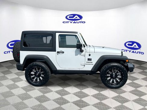 Used 2016 Jeep Wrangler Sport w/ Quick Order Package 24S AWD/4WD image 2