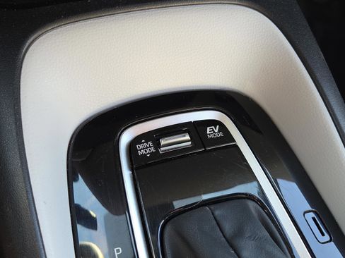 Certified 2025 Toyota Corolla SE image 26