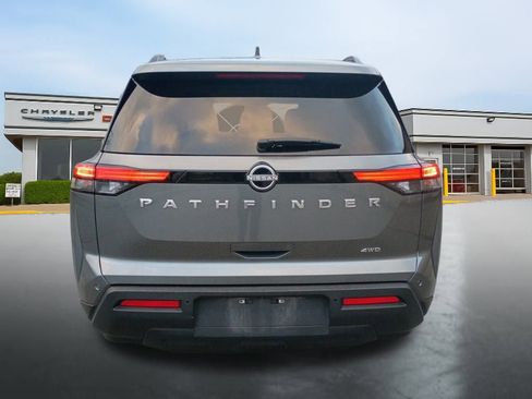 Used 2025 Nissan Pathfinder SV image 4