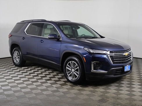 Used 2023 Chevrolet Traverse LT w/ Rear Camera Mirror Package image 57