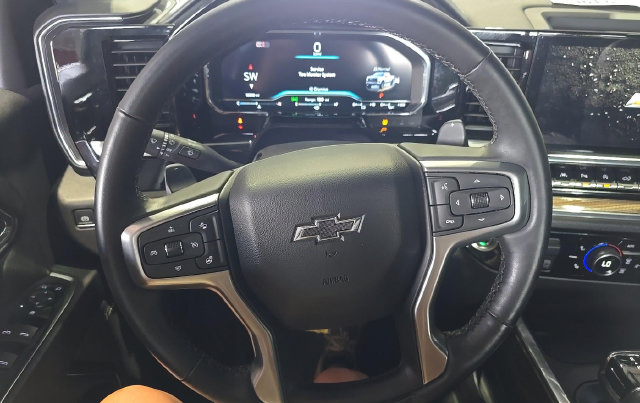Used 2024 Chevrolet Silverado 1500 LT Trail Boss w/ LT Trail Boss Premium Package AWD/4WD image 8