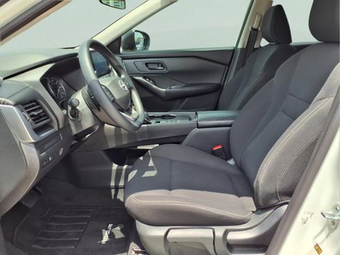 Used 2025 Nissan Rogue S FWD image 10