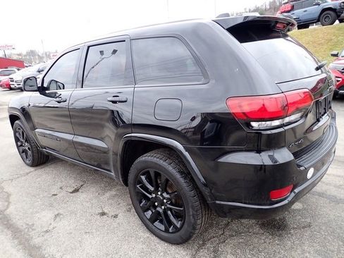 Used 2022 Jeep Grand Cherokee Laredo X image 3