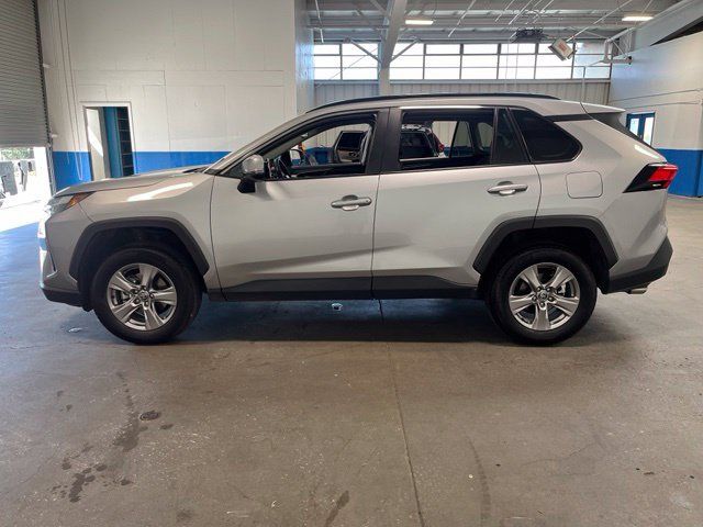 Used 2025 Toyota RAV4 XLE AWD/4WD image 6